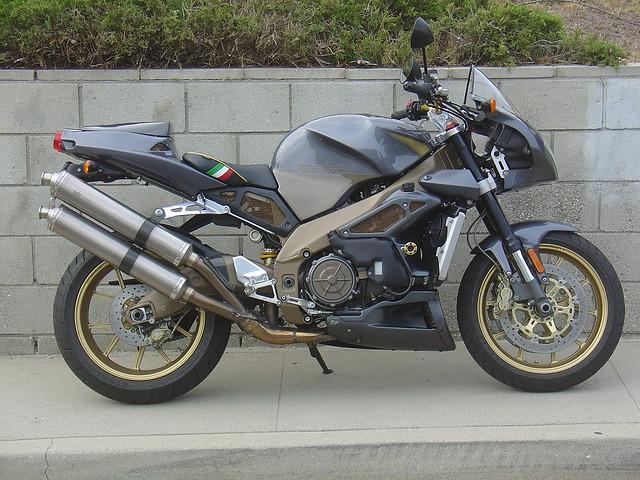 Aprilia tuono da cagliari a camaiore