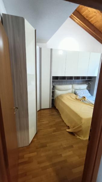 Mobili e arredamento 19121 - 00144 Roma RM